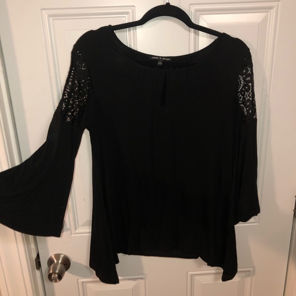 Small Bell Sleeve Shirt - Picture 3 of 7